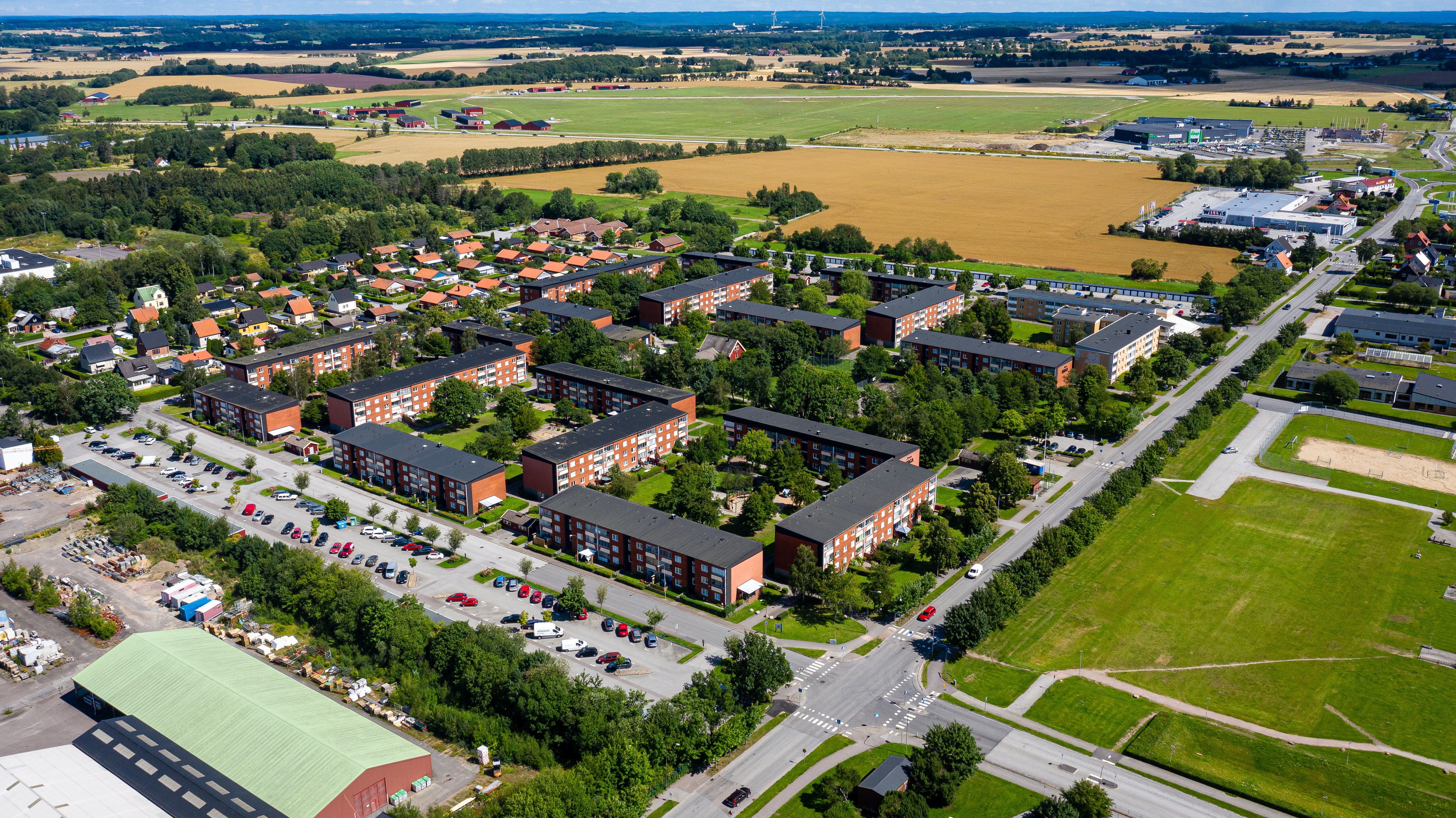 Berga blir genom sin lokalisering längs Ringsjövägen en viktig del i östra Eslöv. Den äldre bostadsbebyggelsen ska kompletteras med två högre punkthus placerade utmed gatan. Foto: Christoffer Borg Mattisson.