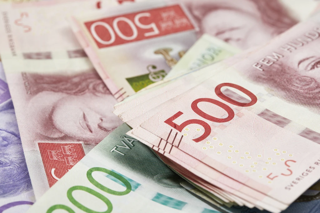 Svenska sedlar ligger på varandra