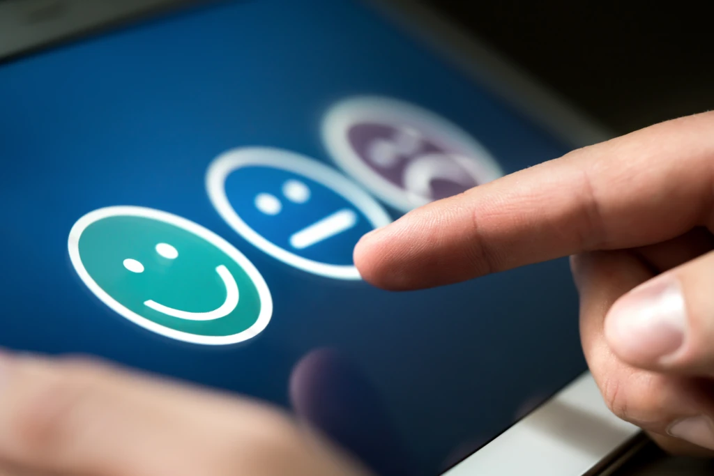 Tre smileys, en glad, neutral och sur